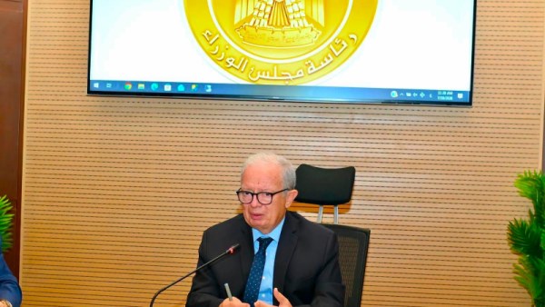 الدكتور حسين عيسى