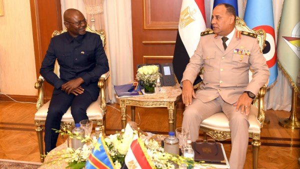 ة وزير الدفاع والإنتاج الحربى