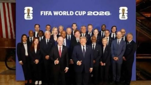  دونالد ترامب وأعضاء مجلس الاتحاد الدولي لكرة القدم