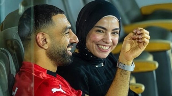 محمد صلاح وزوجته 