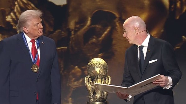 ترامب يتسلم "جائزة فيفا للسلام