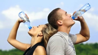 أهمية تناول المياه في الصيف