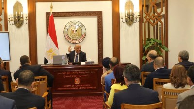 الدكتور محمود عصمت وزير الكهرباء والطاقة المتجددة